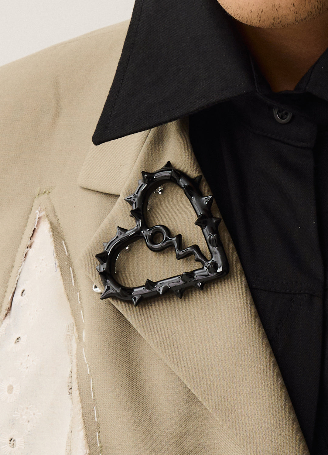 BROCHE CORAÇÃO GRANDE PRETO