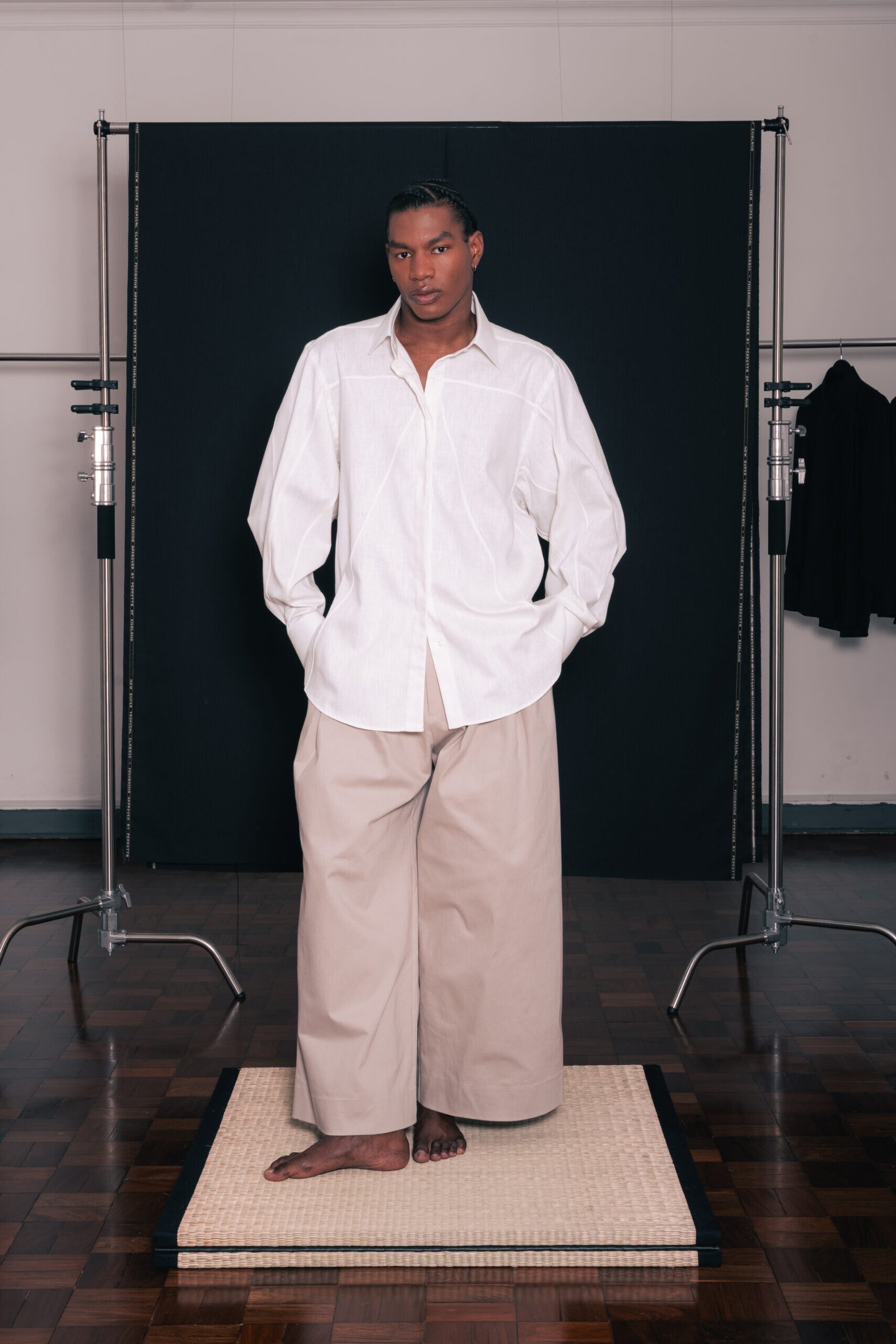 CAMISA RECORTES TENCEL™