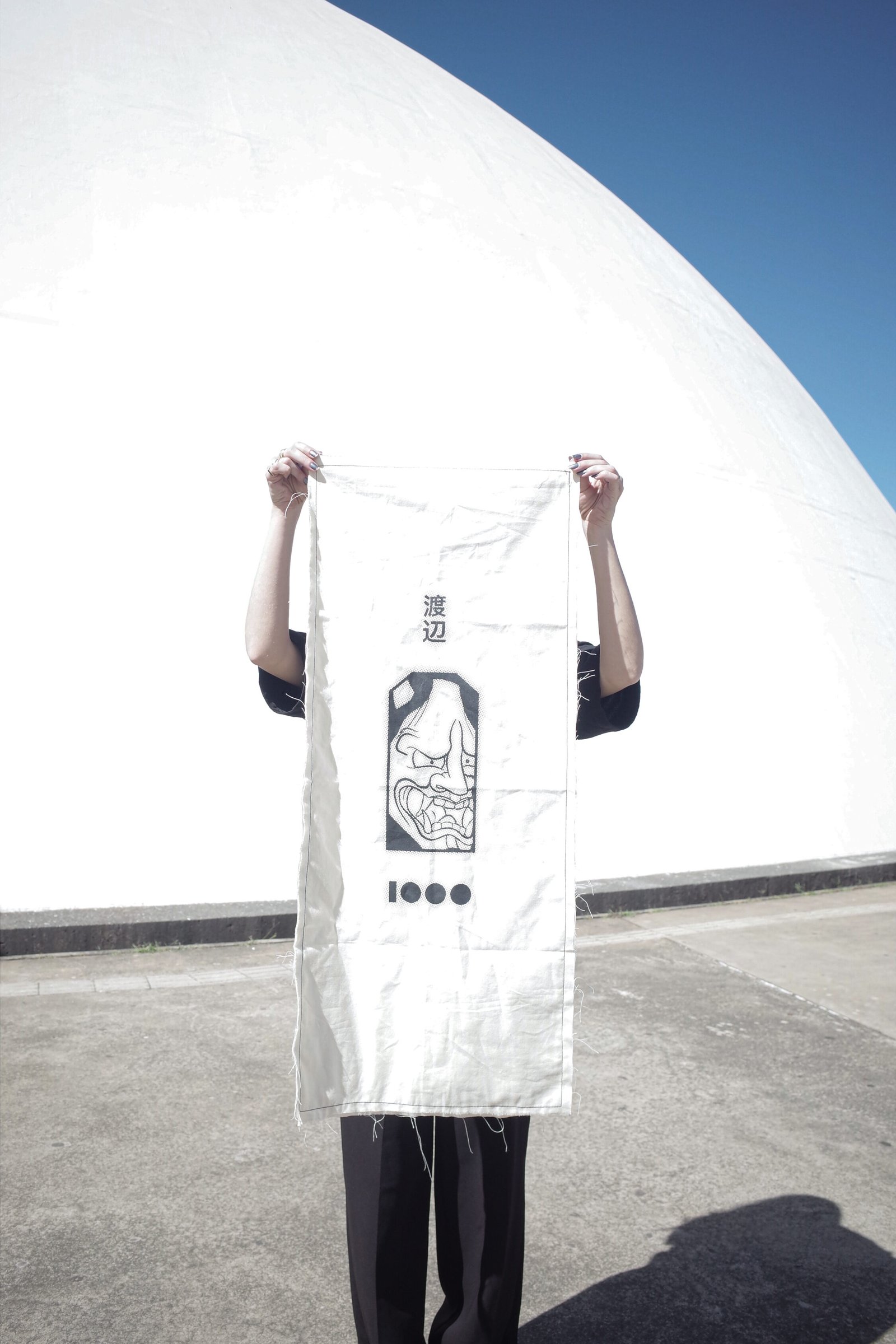 Bandeira Hannya – Estampa Manual em Algodão Cru Reciclado | Edição Artesanal